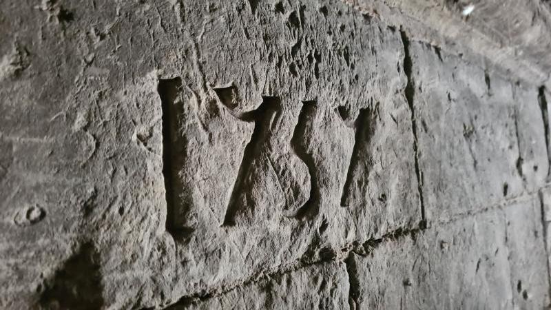 Date gravée dans le tuffeau